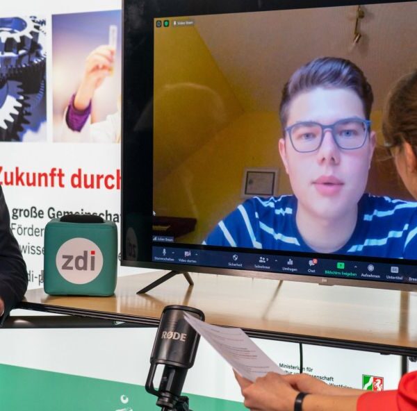 4. Advent | Es ist wichtig sein Wissen weiterzugeben: Vom Roboter-Programmierer zum Mentor und zdi-Guru
