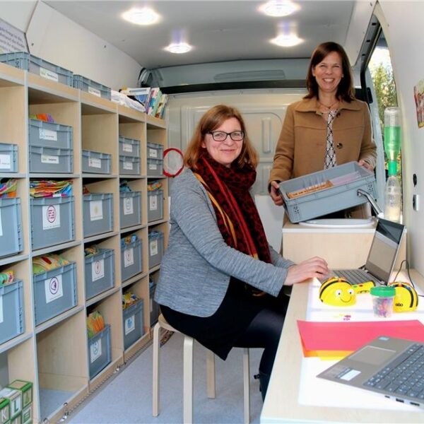 Forschen zu Hause – zdi-Zentrum Kreis Borken verleiht Roboter & Forscherkisten