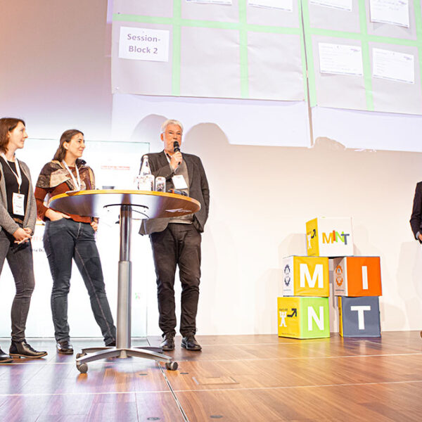 MINT for Future, digitale Lernorte und neue MINT-Kursangebote für Mädchen: Die zdi-Community kommt beim zdi-BarCamp in Essen zusammen