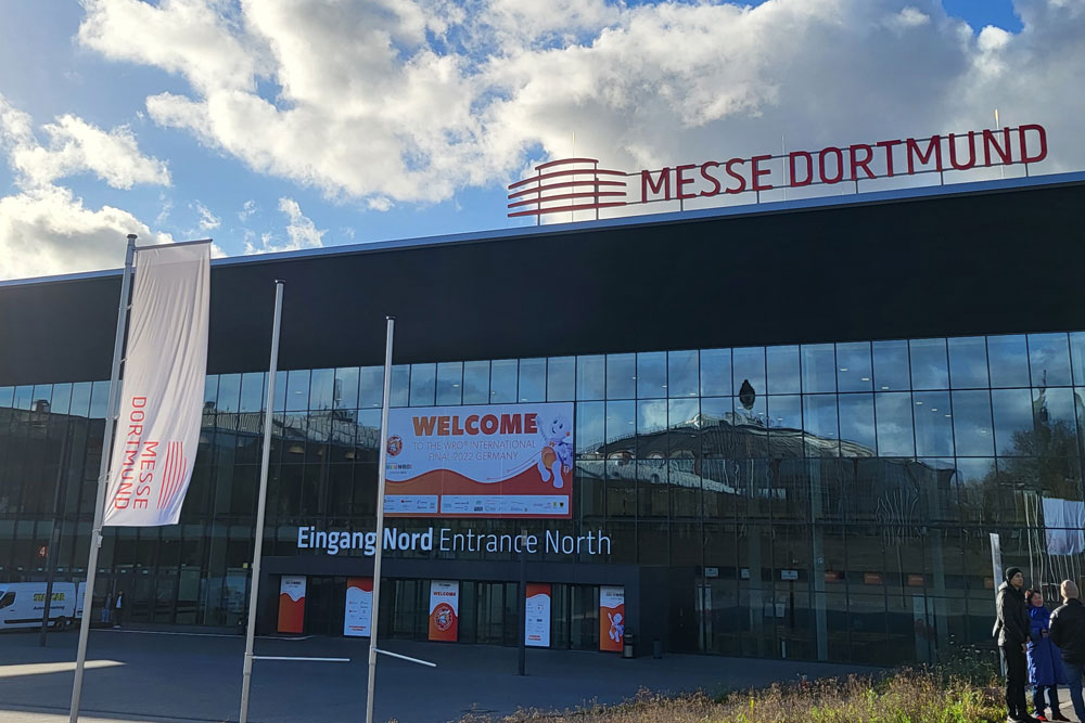 Das Bild zeigt den Veranstaltungsort Messe Dortmund von außen.