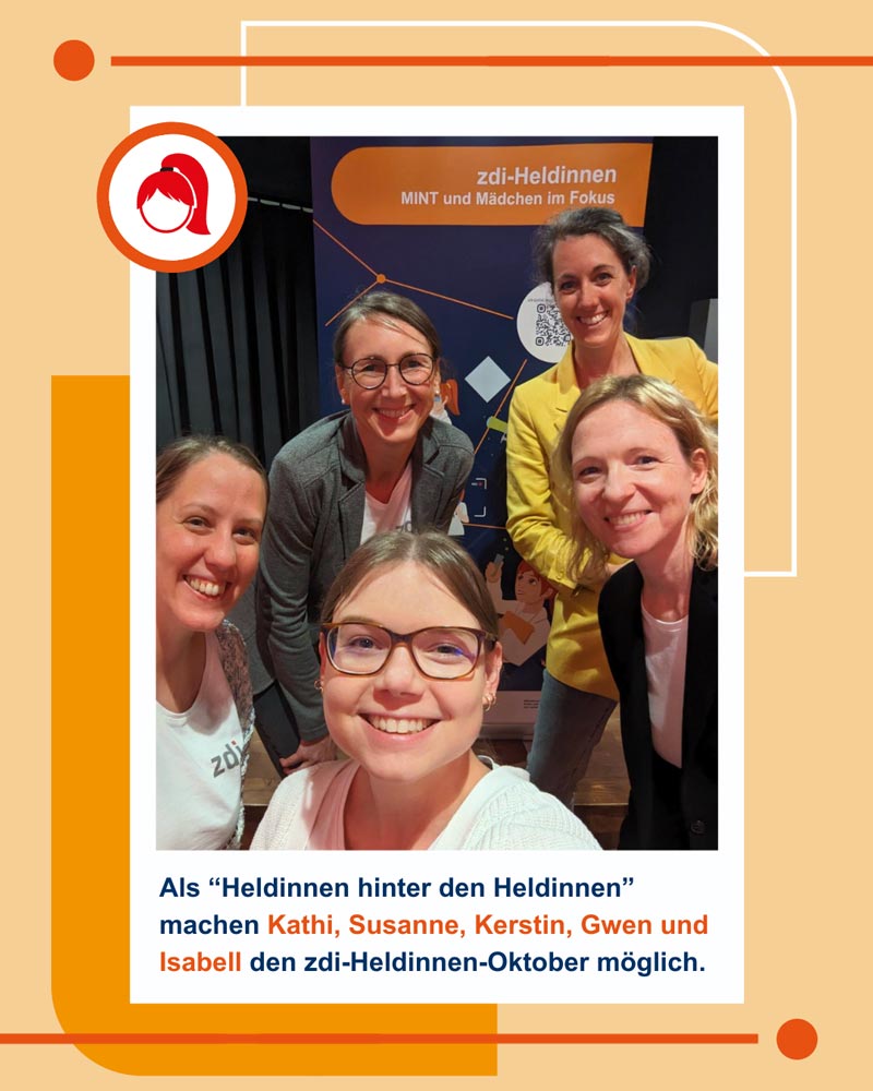 Eine Mitarbeiterinnen der zdi-Landesgeschäftsstelle posieren für ein Foto. Im Text steht: Als "Heldinnen hinter den Heldinnen" machen Kathi, Susanne, Kerstin, Gwen und Isabell den zdi-Heldinnen-Oktober möglich.