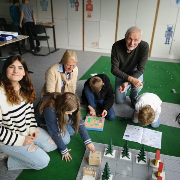 Freiwilligendienst für die MINT-Bildung: PhänomexX-Science Buddy Mara Maier im zdi-Heldinnen-Portrait