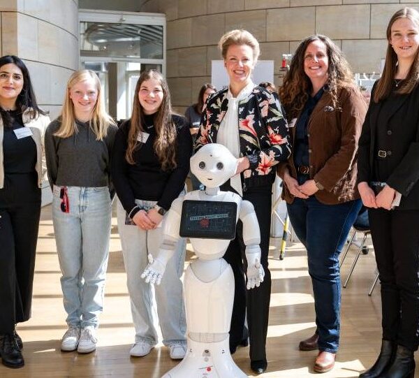 zdi.NRW begeistert beim Zukunftstag 2025 im Landtag NRW mit kreativen MINT-Aktionen