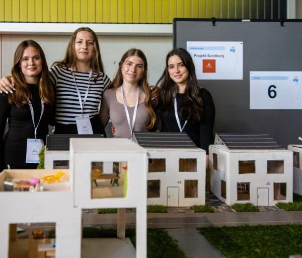 Von 0 auf 100 bei der zdi-Science League: Team Projekt Sandburg im zdi-Heldinnen-Portrait