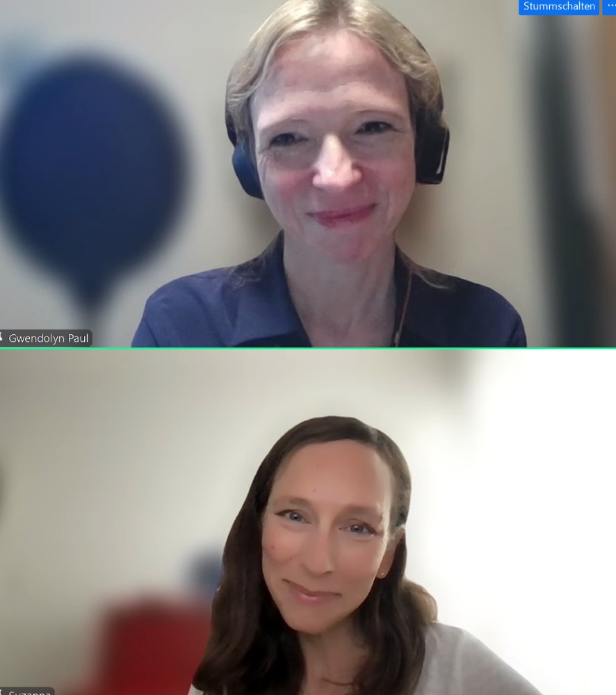 Ein Screenshot von einem Videocall. Zu sehen sind Gwendolyn Paul und Dr. Suzanna Randall, die in die Kamera lächeln.