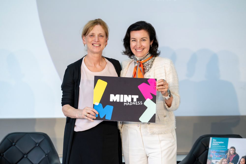 Bundesbildungsministerin Karin Prien und Bundesforschungministerin Dorothee Bär.
