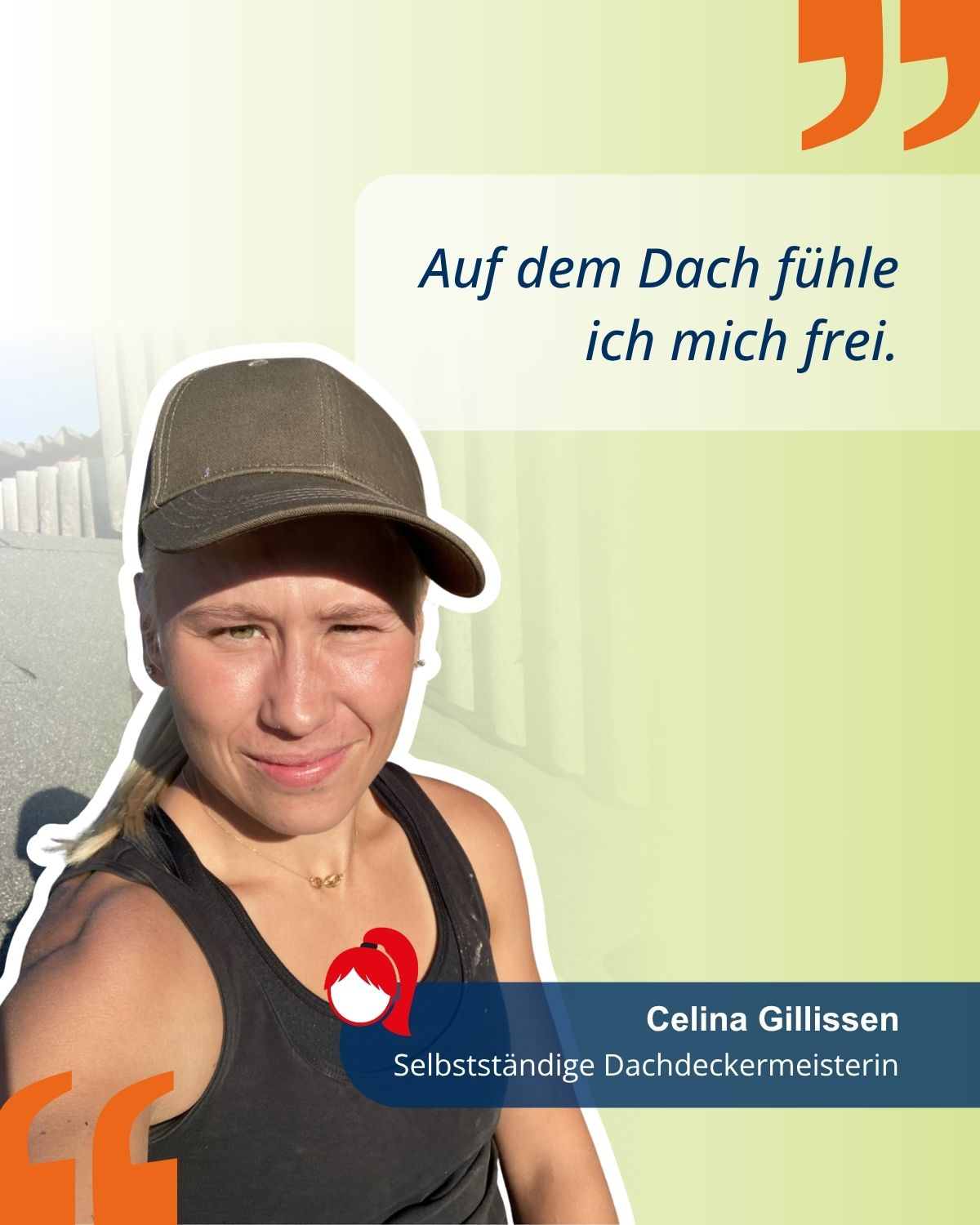 Das Bild zeigt das Foto von Celina Gillissen, selbstständige Dachdeckermeisterin, mit dem Zitat: "Auf dem Dach fühle ich mich frei."